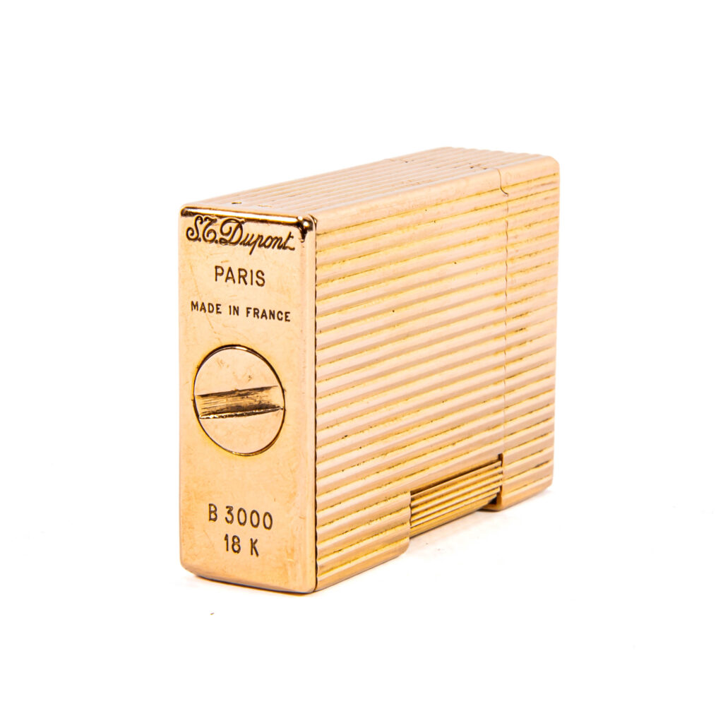 Bottom of a solid gold S.T. Dupont Ligne 1 BR small with serial B 3000 and 18 K